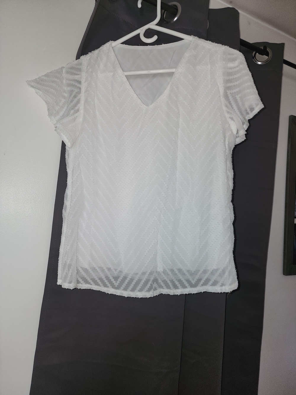 Women’s White V-Neck Textured Short Sleeve Top